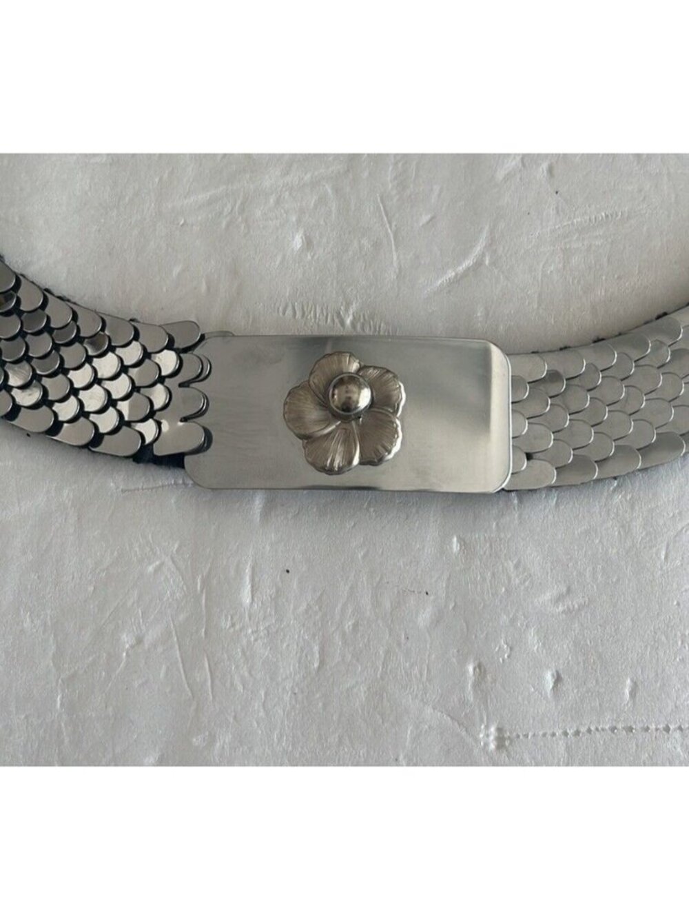 Unique Vintage silver metal elastic belt measures 29in metal flower on front